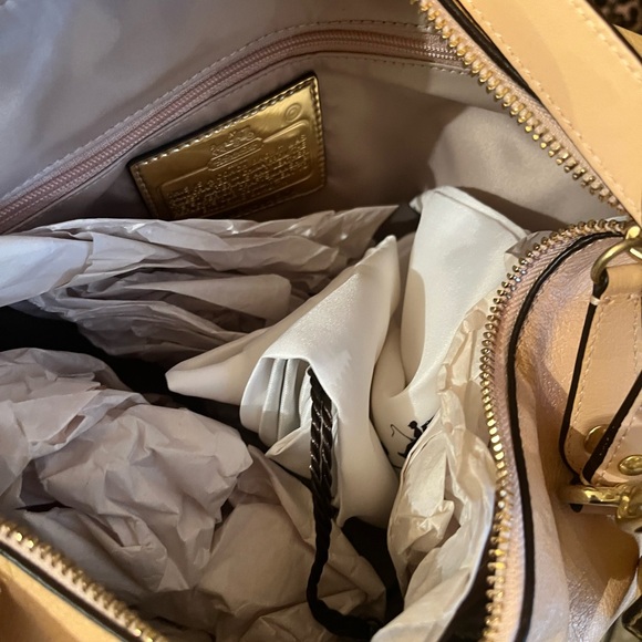 NWT Coach Apricot Hailey outlet Hobo Bag - Picture 7 of 8
